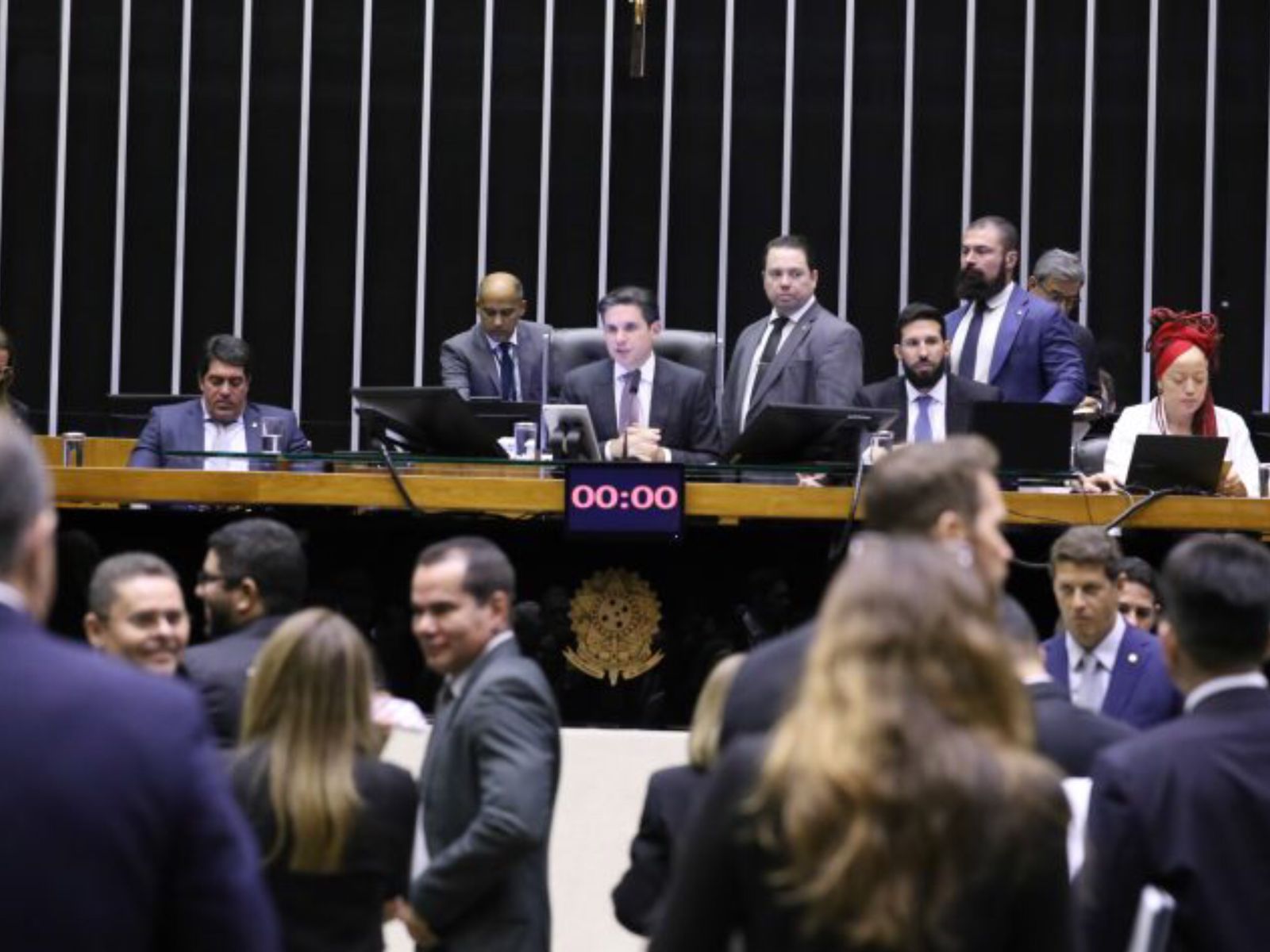 Câmara aprova PEC sobre aposentadoria de agentes de saúde e endemias