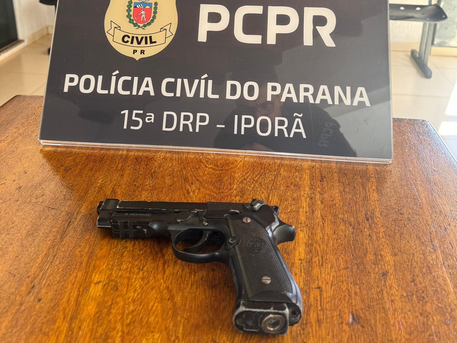 Jornal Ilustrado - O grande jornal do Noroeste do Paraná Jornal Ilustrado - Professor que teria mostrado arma a alunos é alvo de busca e apreensão em Iporã