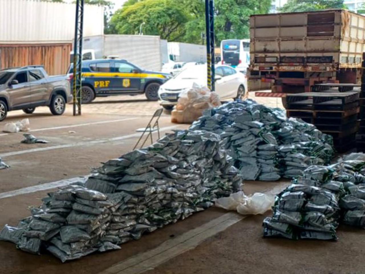 Apreensões de agrotóxicos ilegais no Paraná disparam 257% em 2025, alerta PRF 