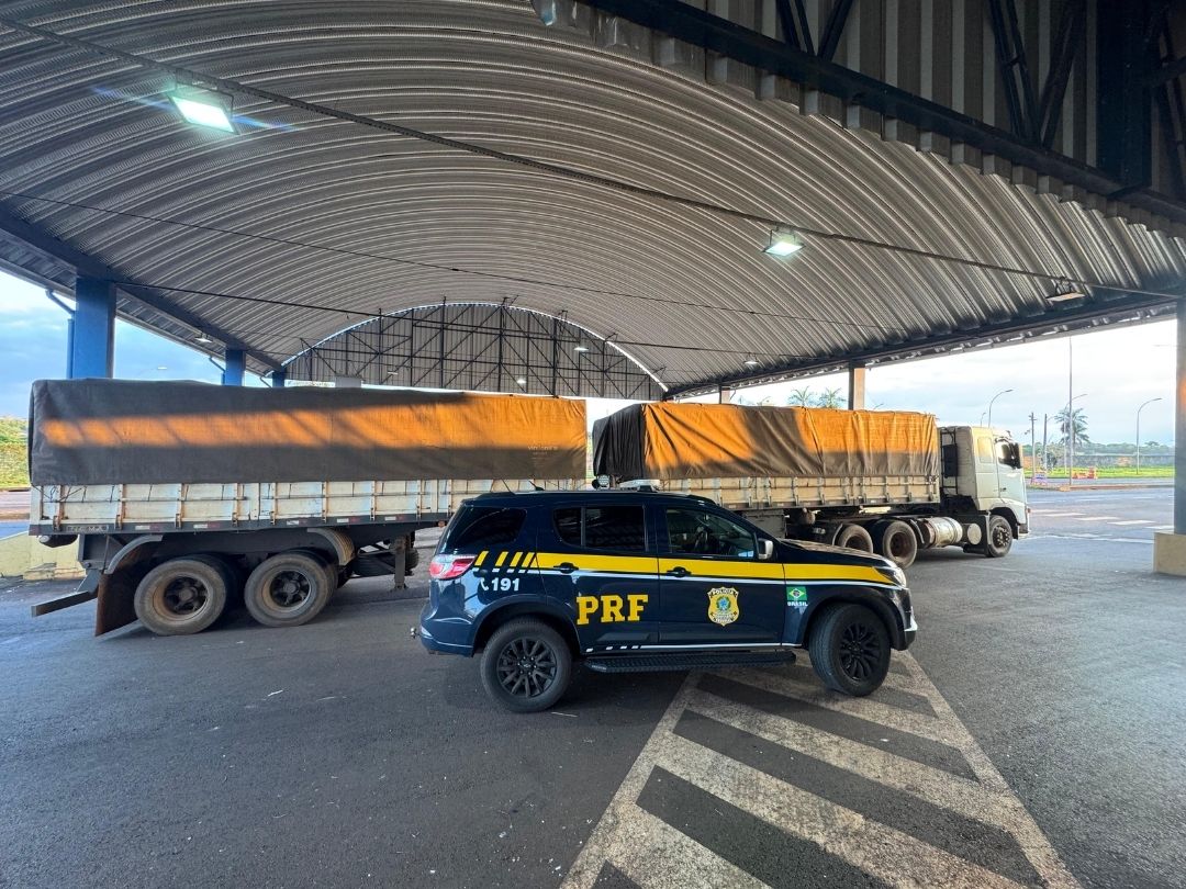 Motorista de bitrem é preso com 600 mil maços de cigarros contrabandeados na BR-163