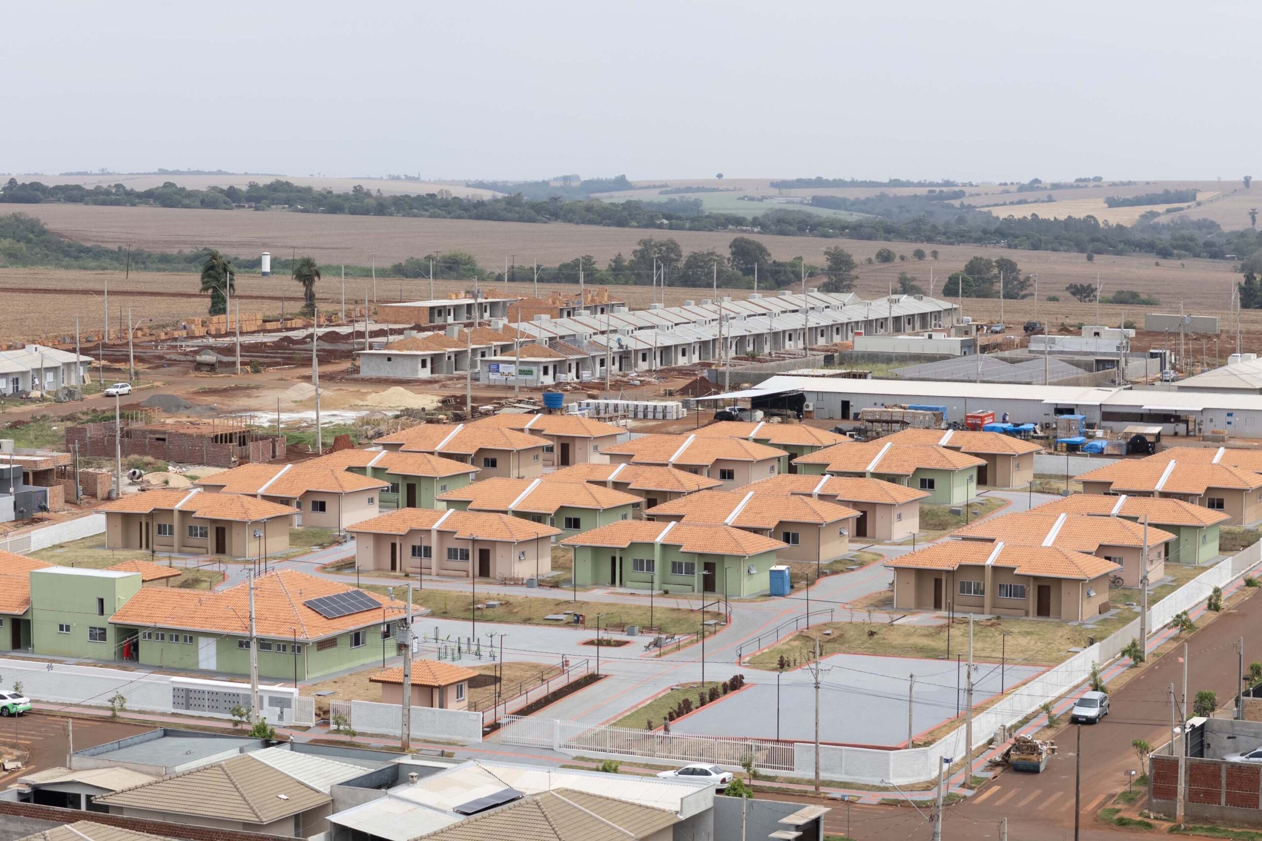 Jornal Ilustrado - Ratinho Junior inaugura Condomínio do Idoso de Campo Mourão com 40 casas