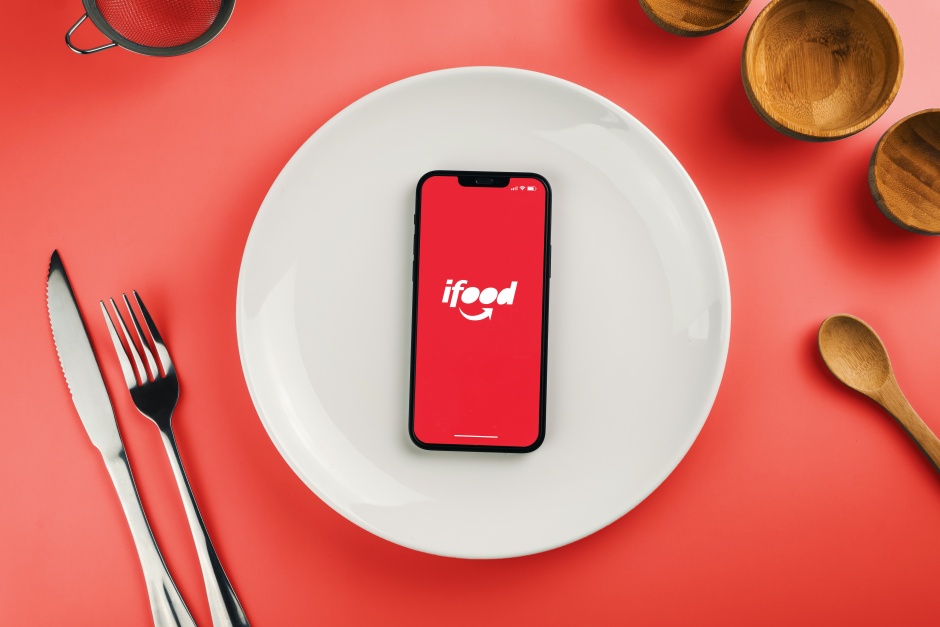 iFood lança ferramenta de IA que permite fazer pedidos pelo WhasApp