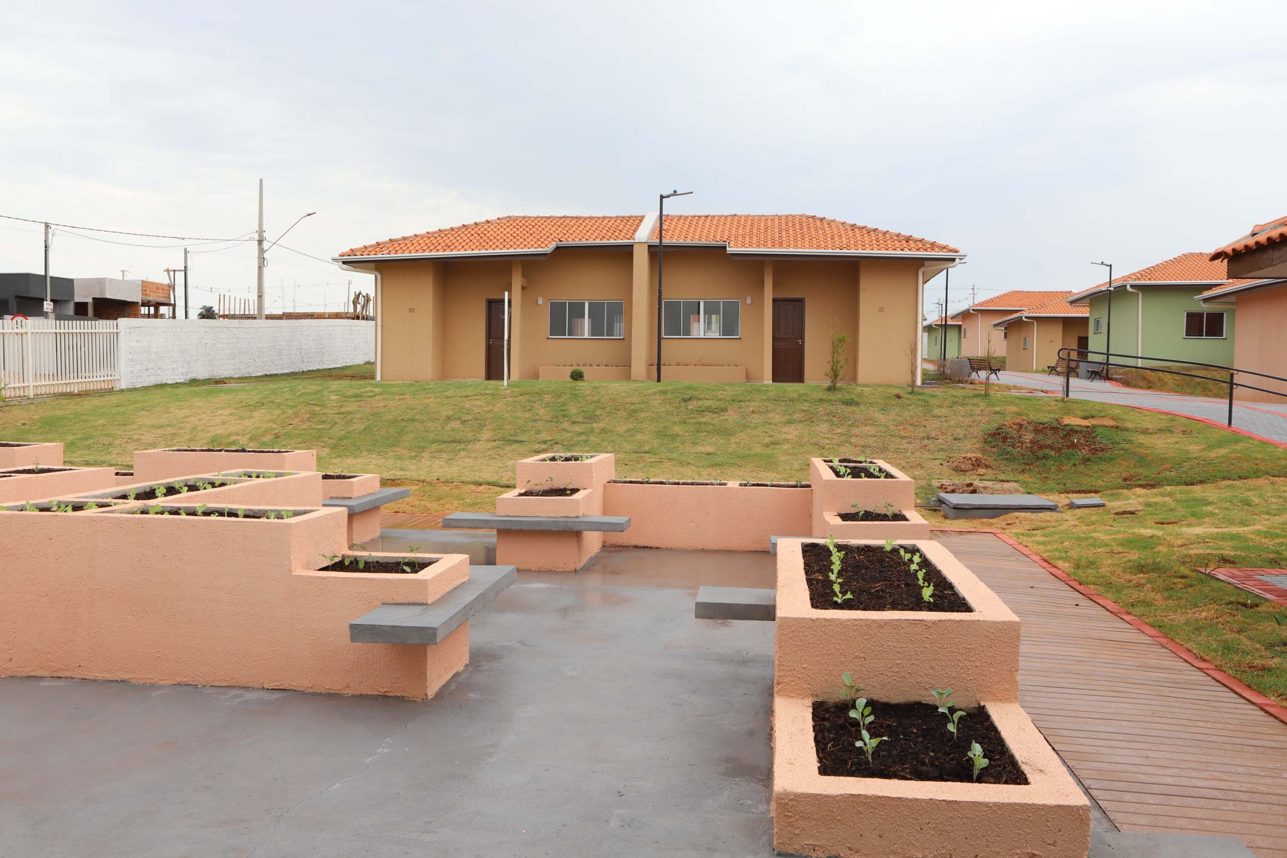 Jornal Ilustrado - Ratinho Junior inaugura Condomínio do Idoso de Campo Mourão com 40 casas
