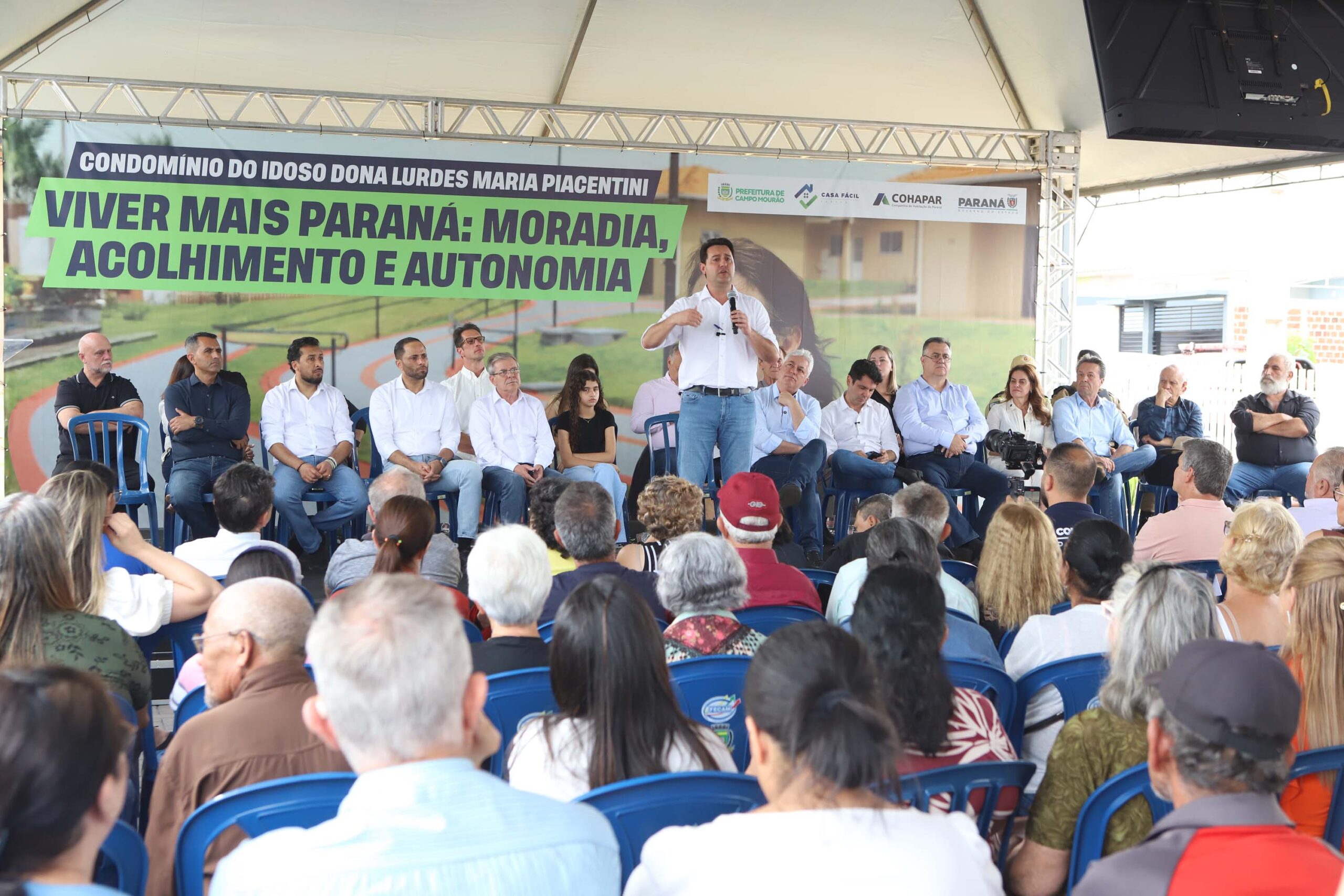Jornal Ilustrado - Ratinho Junior inaugura Condomínio do Idoso de Campo Mourão com 40 casas