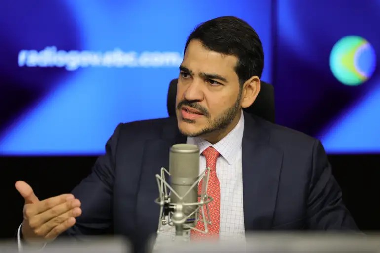 Lula diz a Alcolumbre que decidiu por Messias no STF, mas adia indicação