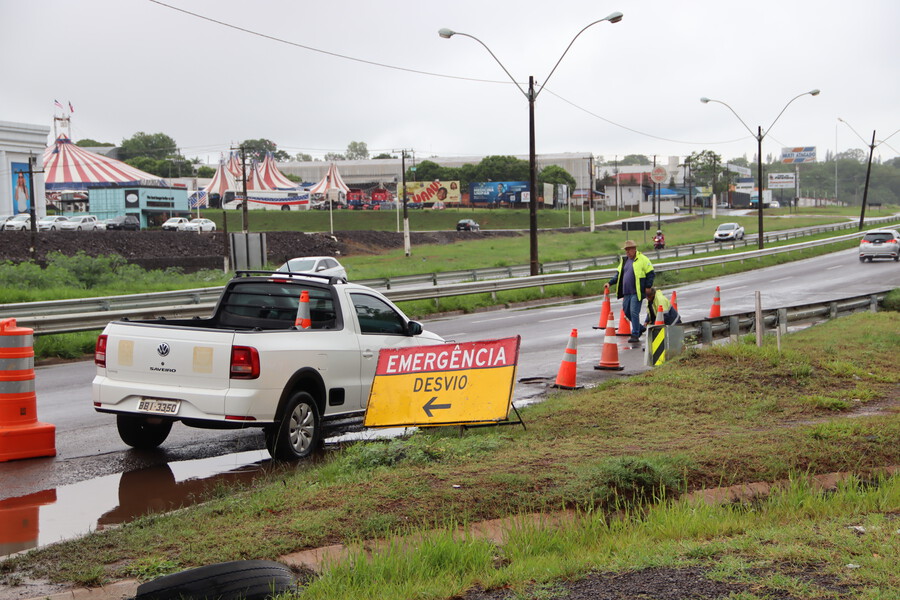 DER prepara obra emergencial para recuperar trecho danificado da PR-323, em Umuarama 