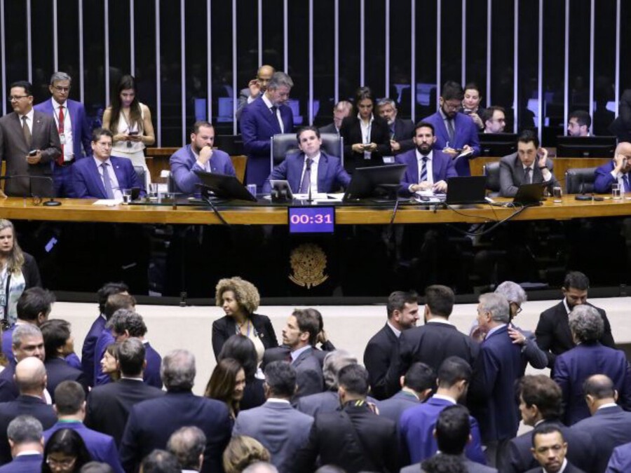 Câmara aprova projeto que isenta do Imposto de Renda quem ganha até R$ 5 mil por mês