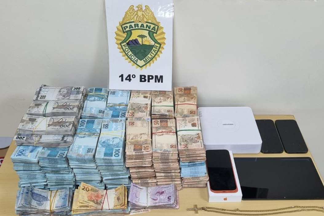 PM e PF apreendem R$ 1,2 milhão em casa vazia em Foz do Iguaçu