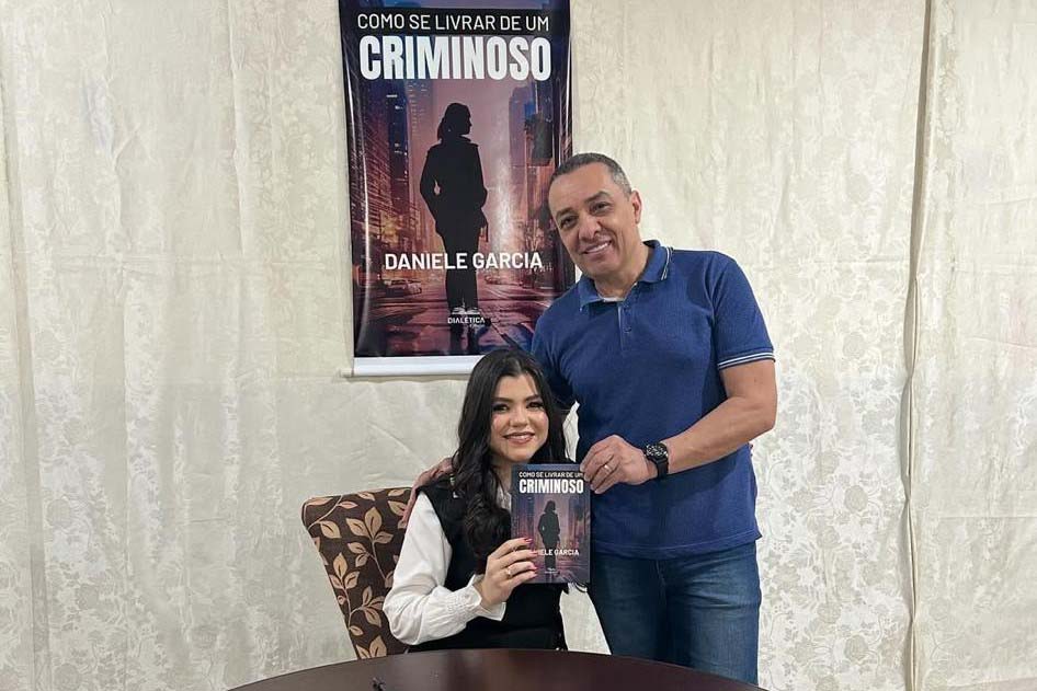 Jornal Ilustrado - Aos 18 anos, estudante de colégio estadual em Cafezal do Sul publica romance policial