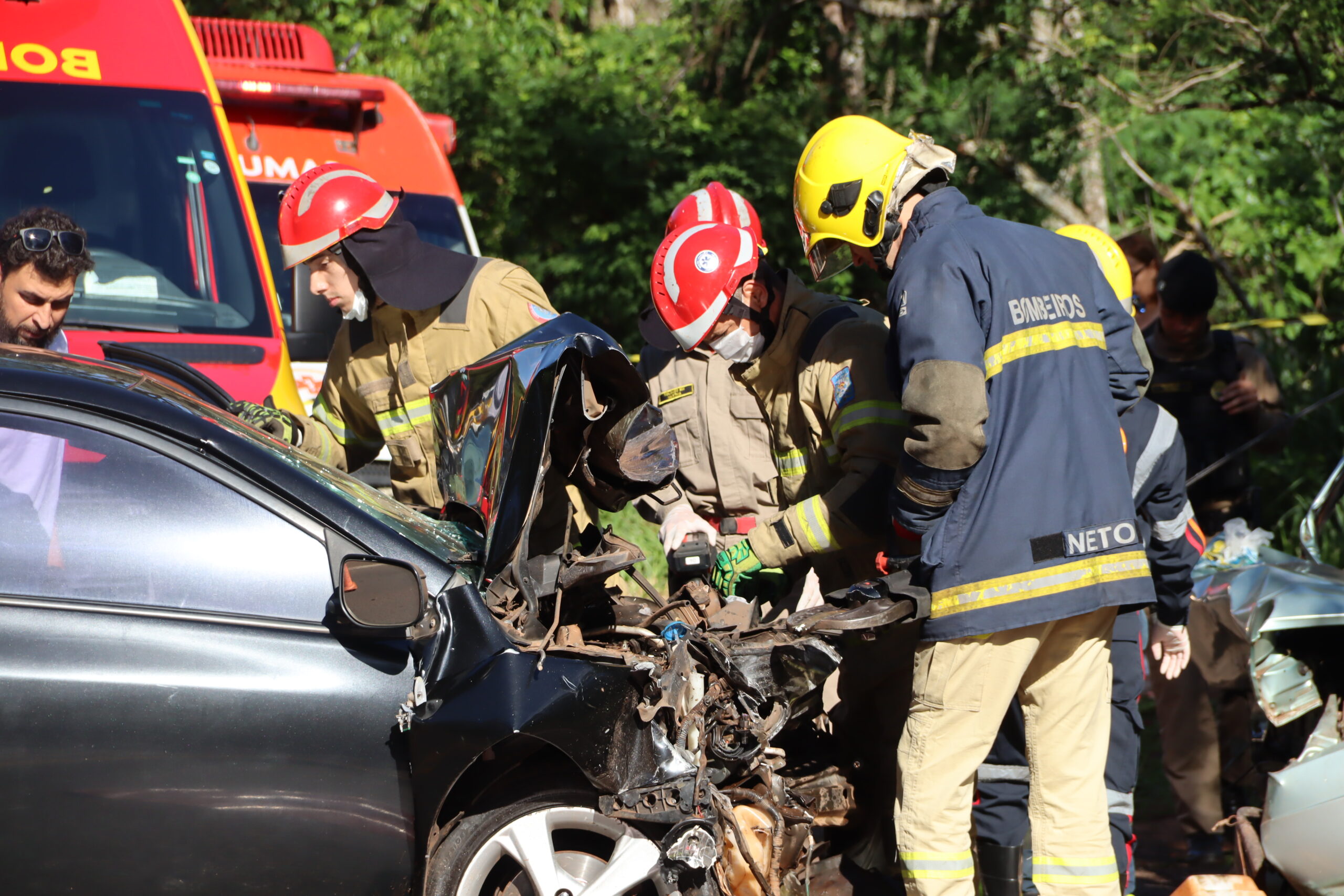 Jornal Ilustrado - Buraco na pista pode ter provocado acidente que matou duas mulheres na PR-323