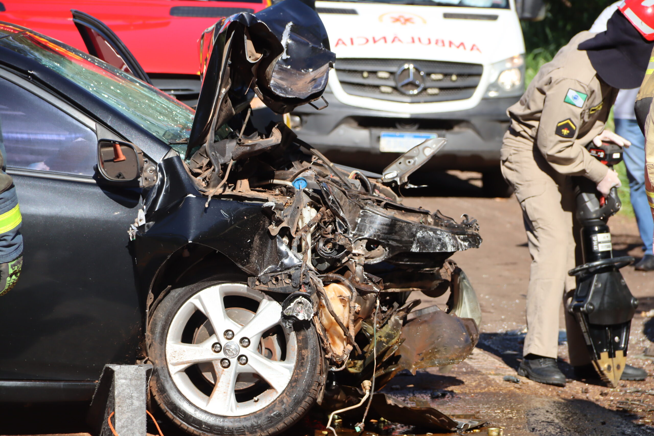 Jornal Ilustrado - Buraco na pista pode ter provocado acidente que matou duas mulheres na PR-323