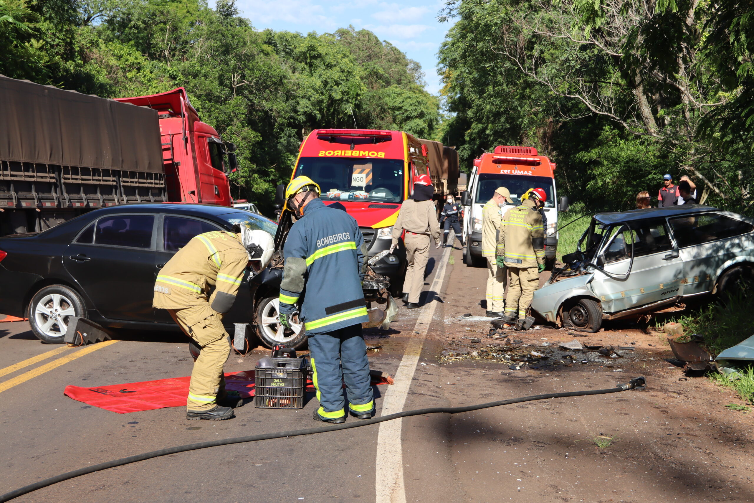 Jornal Ilustrado - Buraco na pista pode ter provocado acidente que matou duas mulheres na PR-323