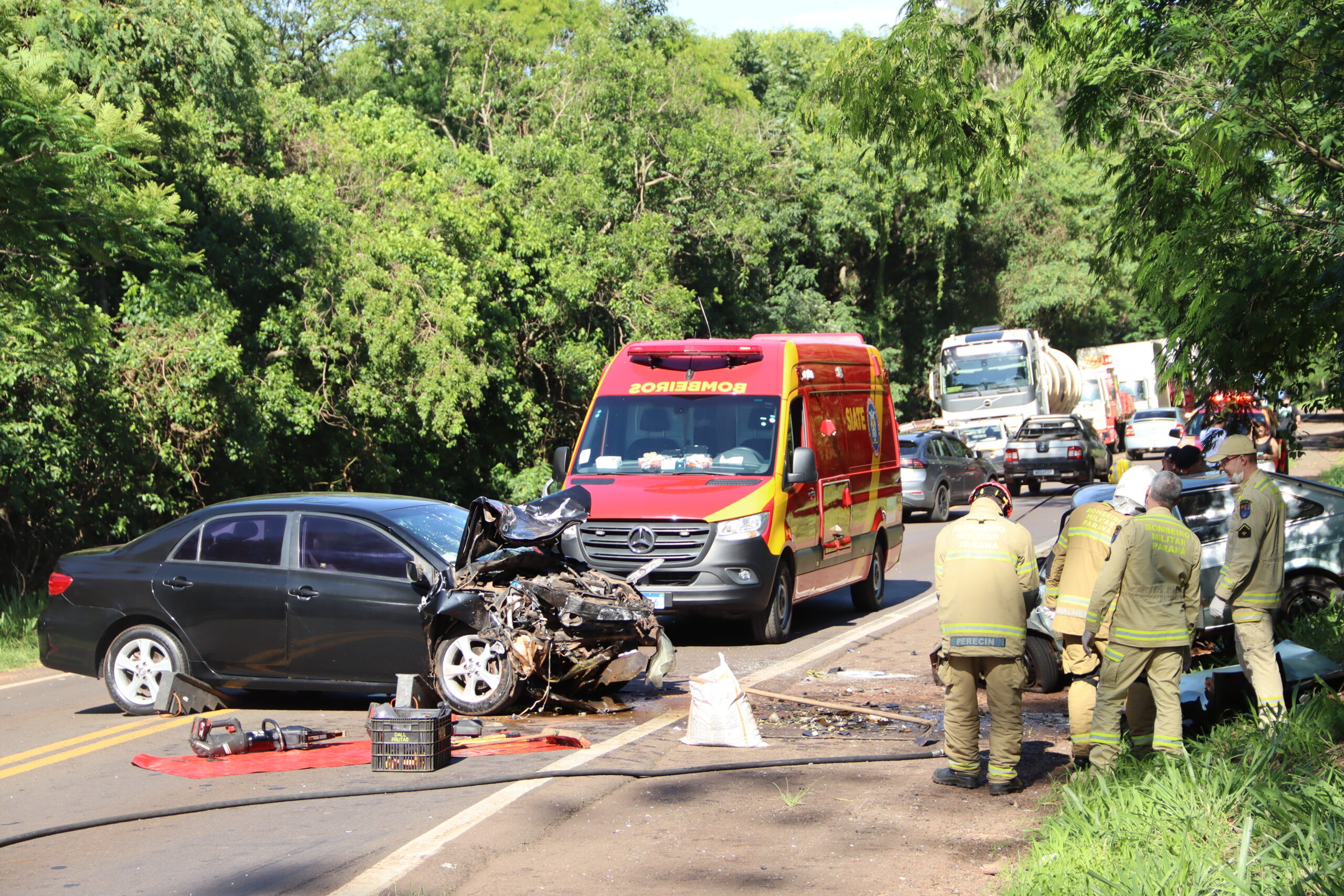 Jornal Ilustrado - Buraco na pista pode ter provocado acidente que matou duas mulheres na PR-323