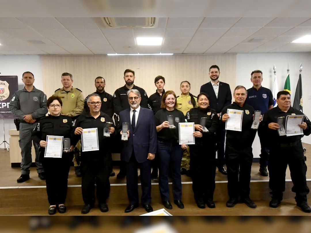 Policiais civis da 7ª SDP recebem medalhas por serviços prestados 