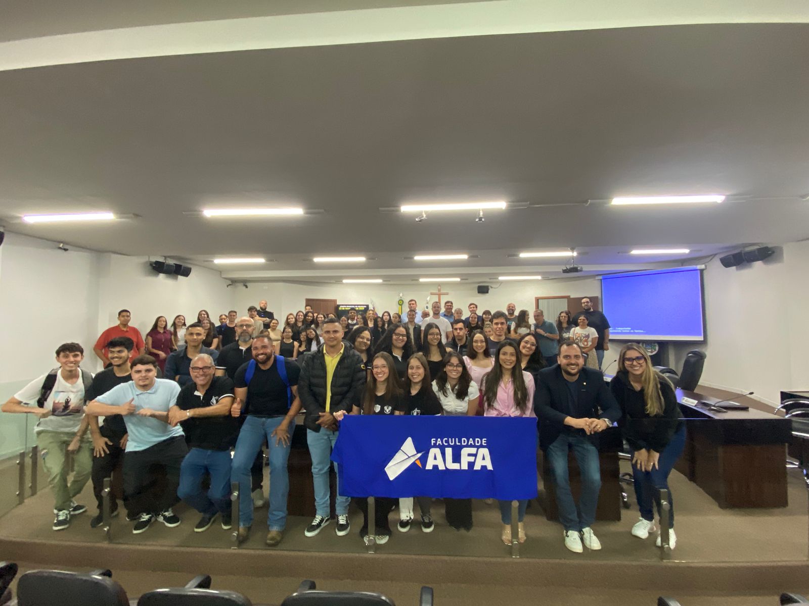 Jornal Ilustrado - UniALFA promove noite de aprendizado prático com simulação de julgamento do STF e visita à Câmara de Vereadores