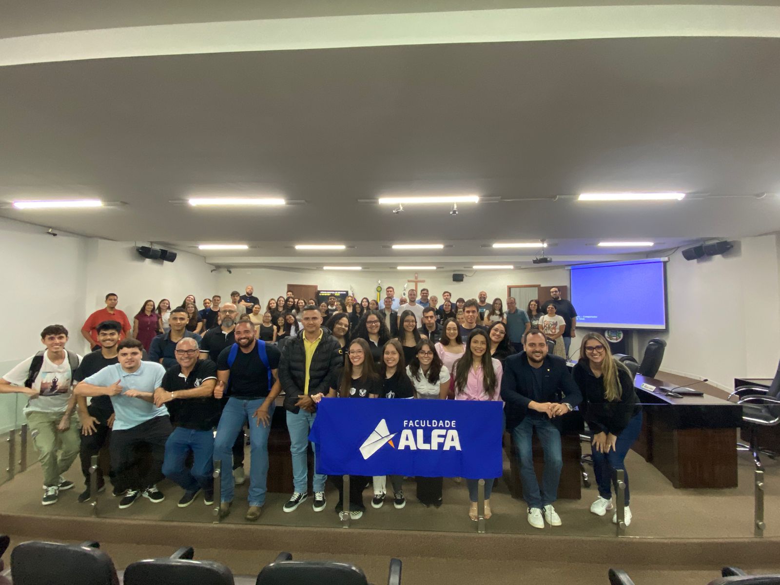 Jornal Ilustrado - UniALFA promove noite de aprendizado prático com simulação de julgamento do STF e visita à Câmara de Vereadores