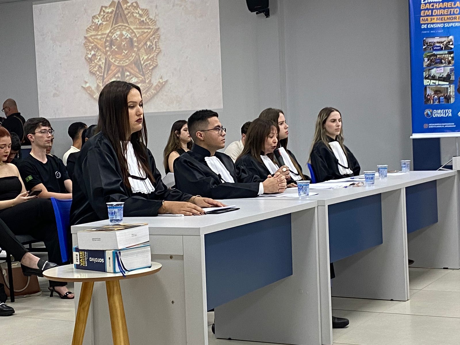 Jornal Ilustrado - UniALFA promove noite de aprendizado prático com simulação de julgamento do STF e visita à Câmara de Vereadores
