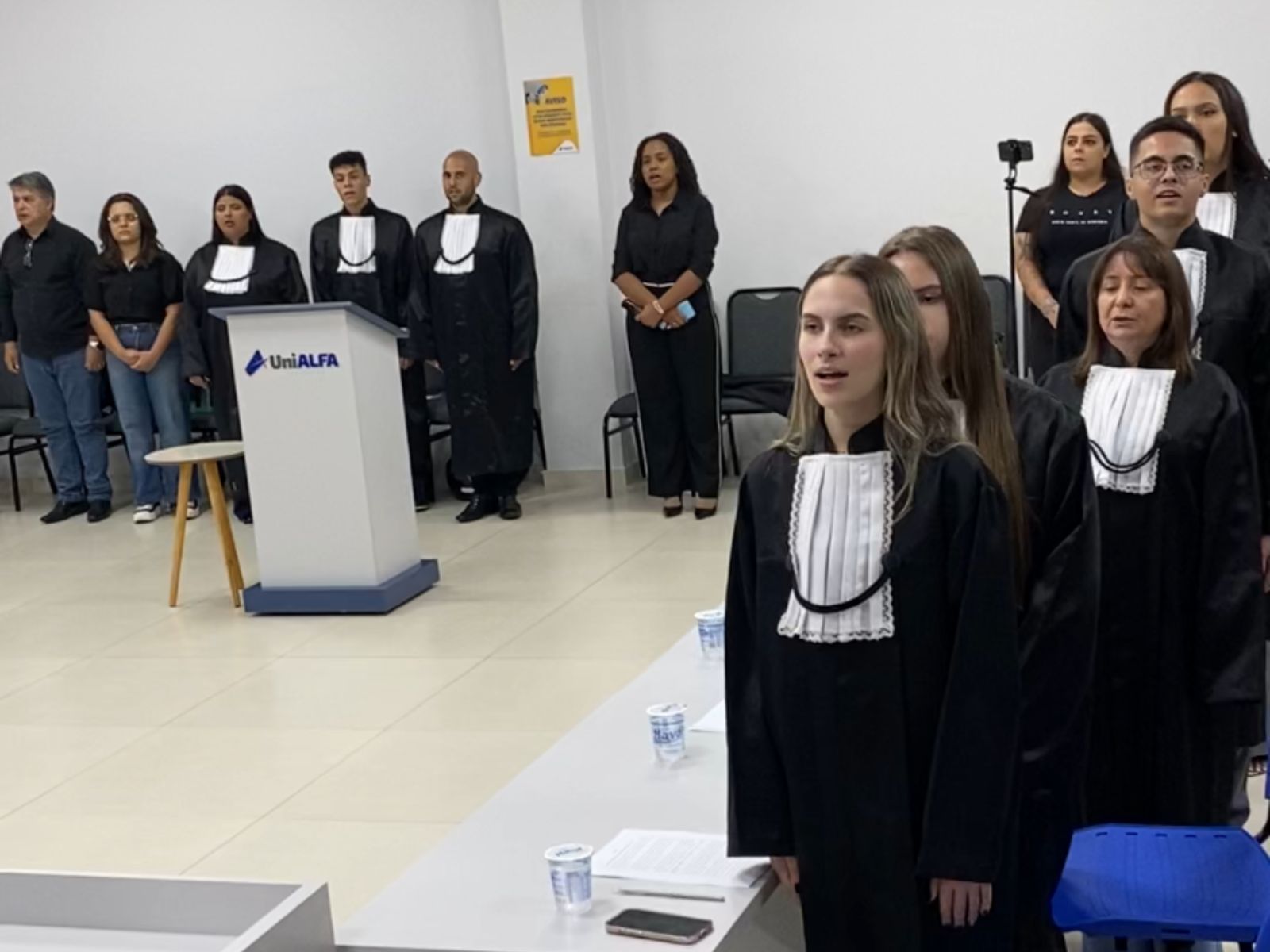 Jornal Ilustrado - UniALFA promove noite de aprendizado prático com simulação de julgamento do STF e visita à Câmara de Vereadores