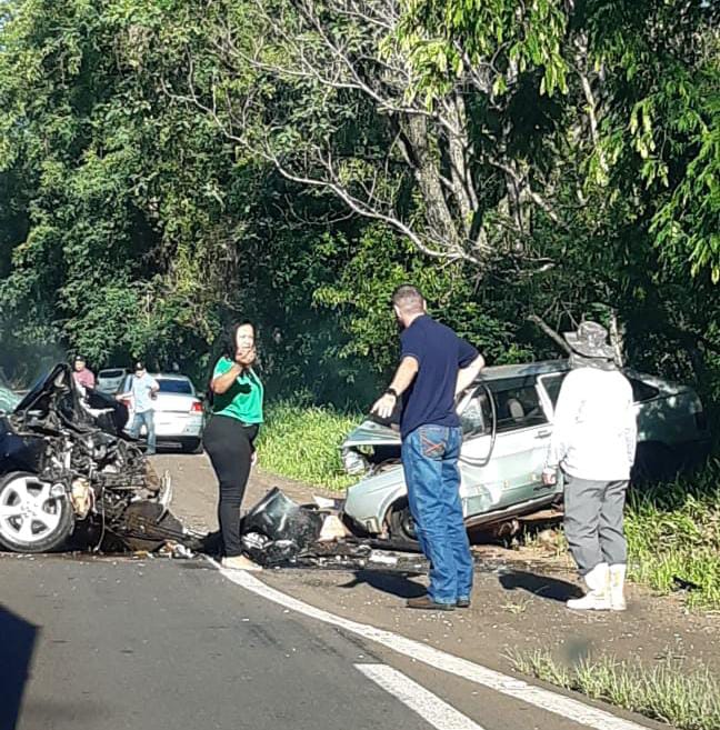 Jornal Ilustrado - Colisão frontal entre carros deixa dois mortos na PR-323