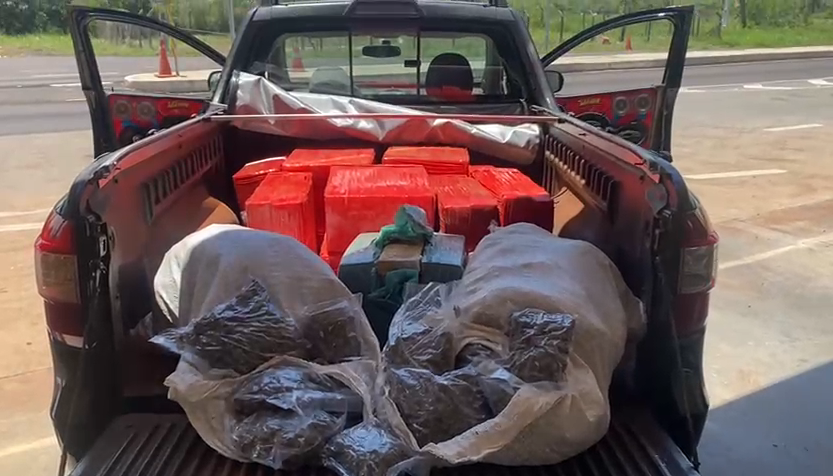 Jornal Ilustrado - Motorista é flagrado transportando 325 kg de drogas em Alto Paraíso