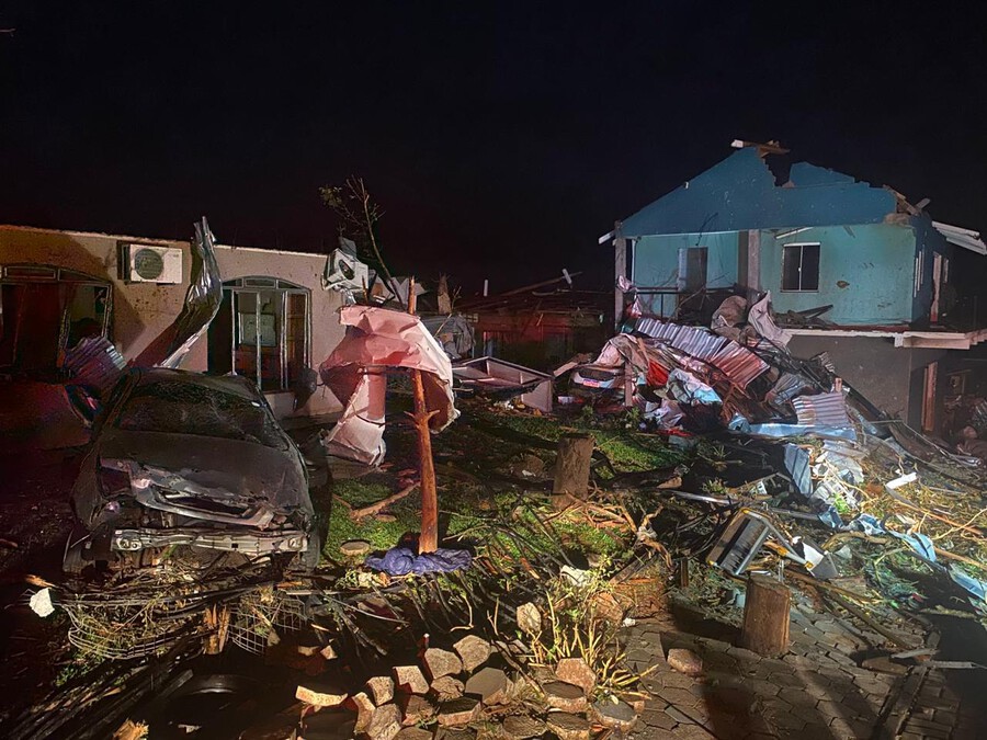 Ciclone causa destruição, deixa 4 mortos e 400 feridos no Paraná