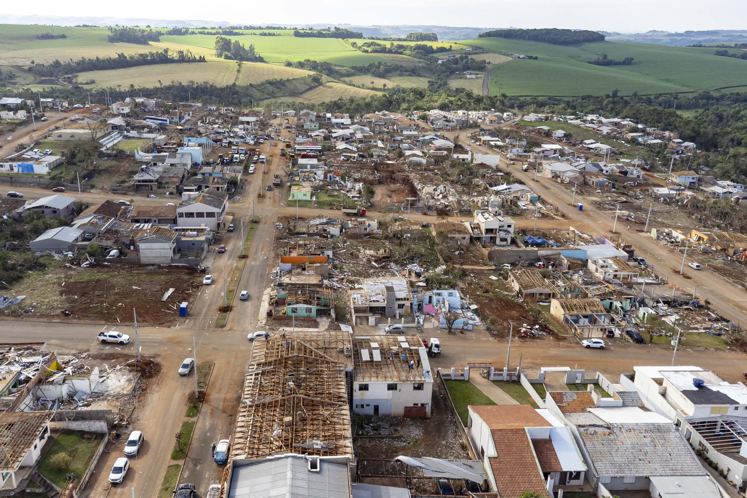 Laudo técnico final do Simepar eleva classificação de tornados que atingiram 11 cidades do Paraná