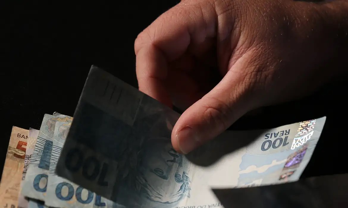 Jornal Ilustrado - Cerca de 95,3 milhões de pessoas recebem hoje 2ª parcela do décimo terceiro