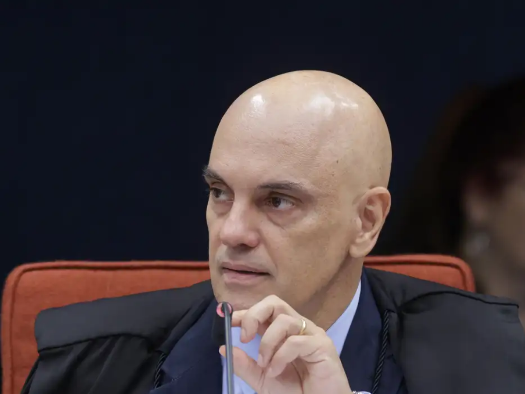 Moraes vota por condenar mais 5 réus da trama golpista e absolver um