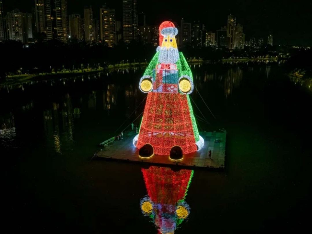 27 metros de altura: cidade do Paraná pode ter maior Papai Noel iluminado do mundo