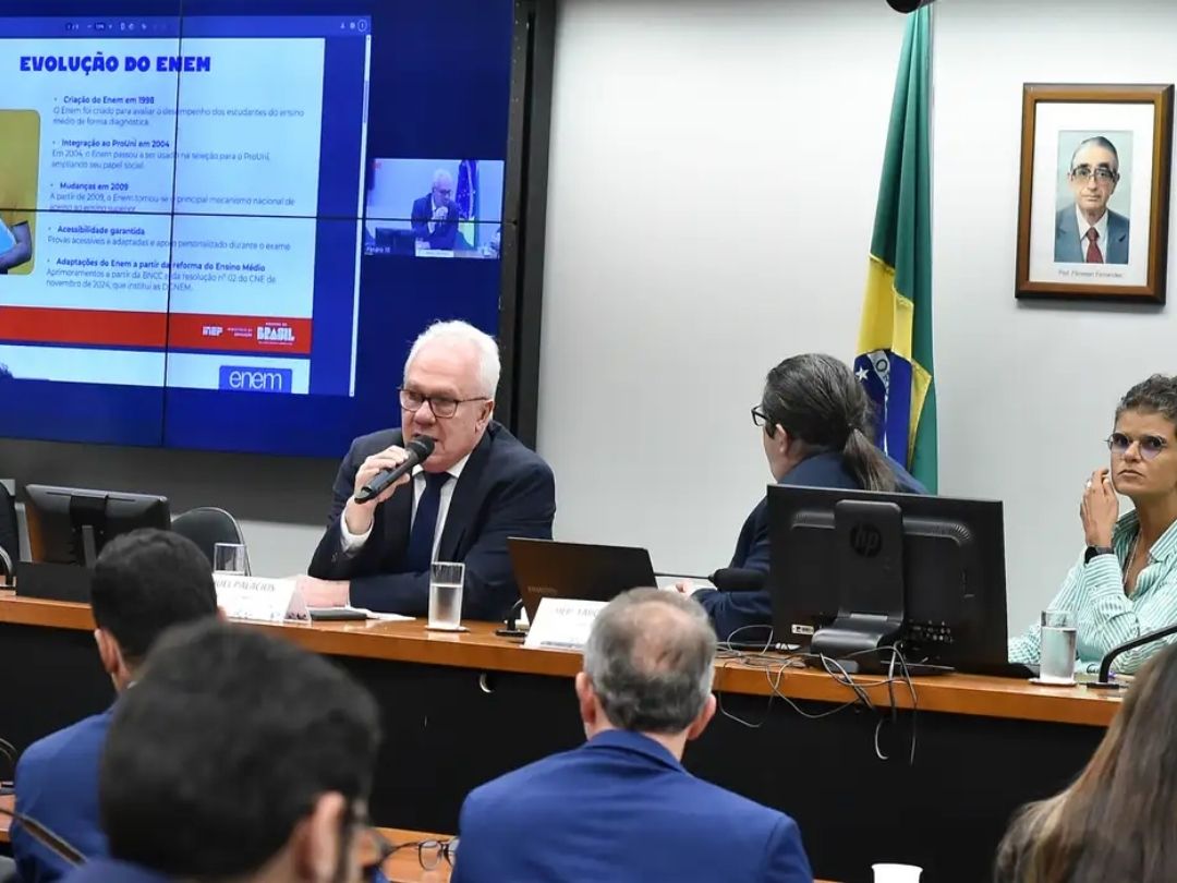 Jornal Ilustrado - Presidente do Inep nega vazamento de questões do Enem