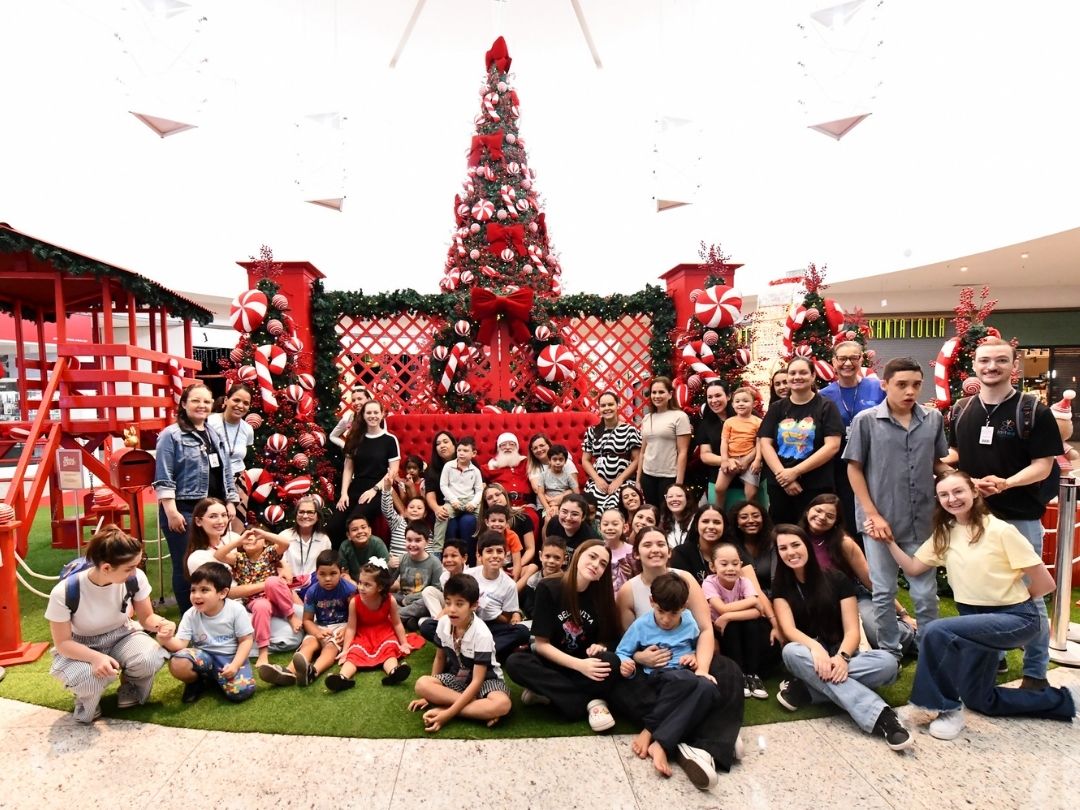 Pacientes visitam shopping e se divertem de graça nos brinquedos