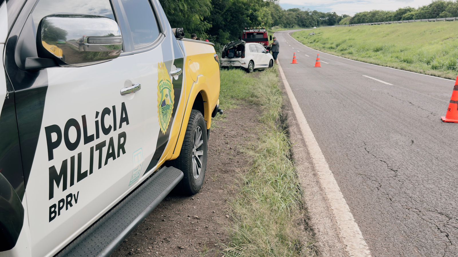 Capotamento é registrado após manobra brusca na PR-323