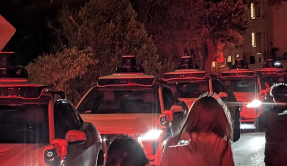 ‘Apagão’ faz carros autônomos do Google travarem ruas e causarem trânsito nos EUA
