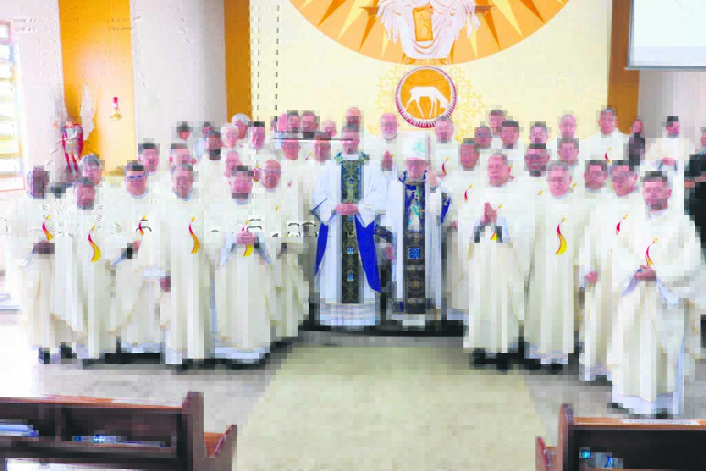 Jornal Ilustrado - O grande jornal do Noroeste do Paraná Jornal Ilustrado - No Dia de Imaculada Conceição, bispo ordena Padre Leonardo em São J. do Patrocínio