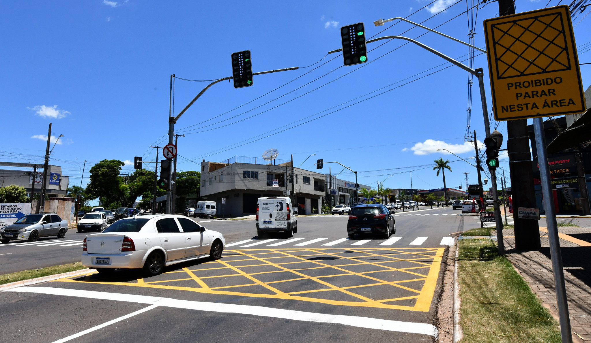 Sestram reforça faixas de pedestres na região da avenida Tiradentes