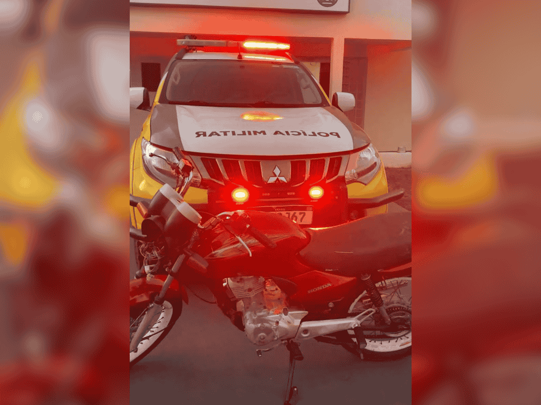 Moto furtada em Cruzeiro do Oeste é localizada em terreno baldio