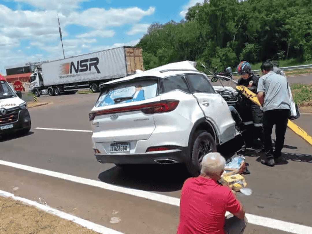 Colisão entre Jetta e Tiggo deixa idoso em estado grave na PR-323, em Umuarama