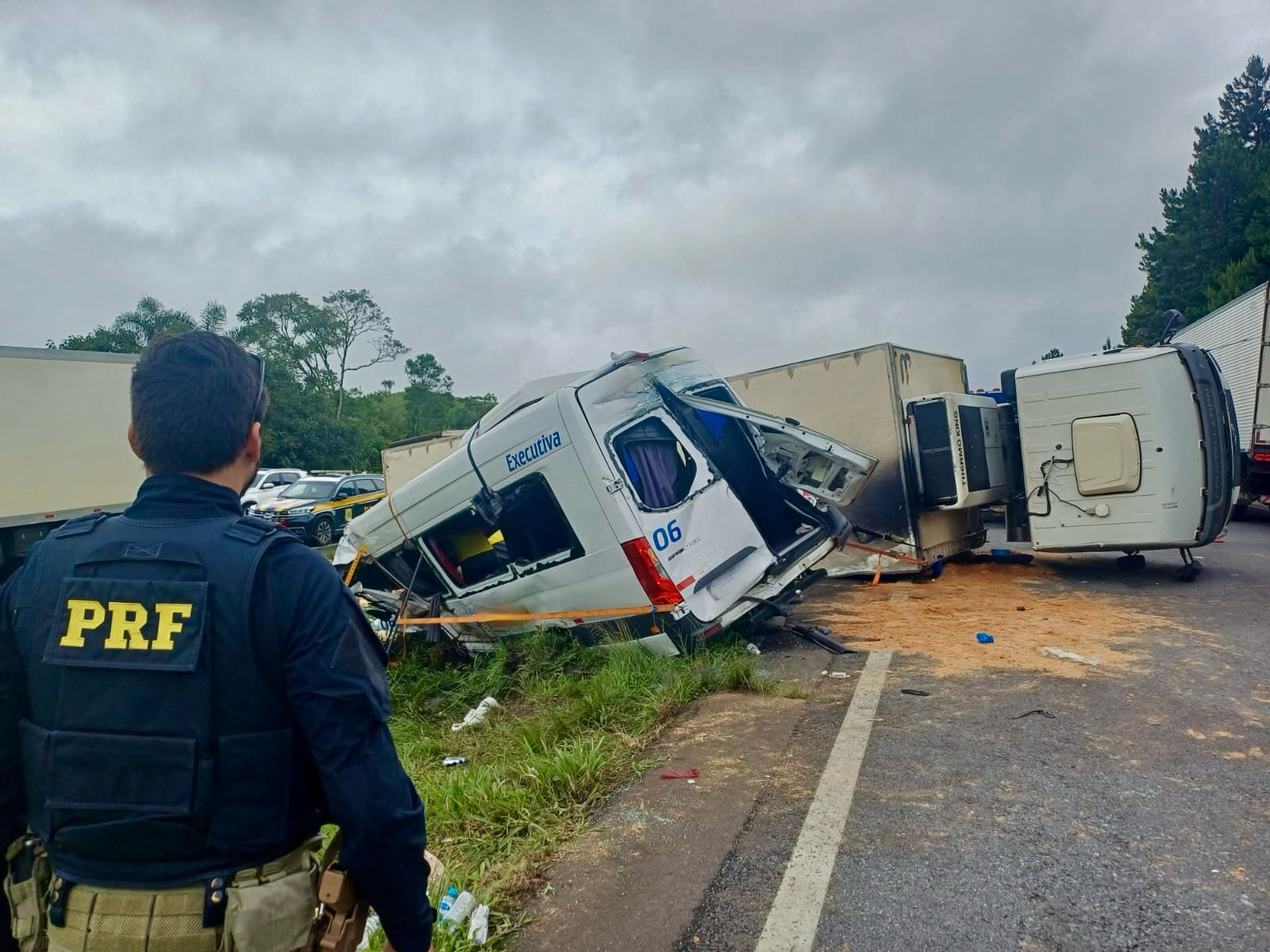 Jornal Ilustrado - Investigação prende três por roubo de caminhão que causou seis mortes na BR-116