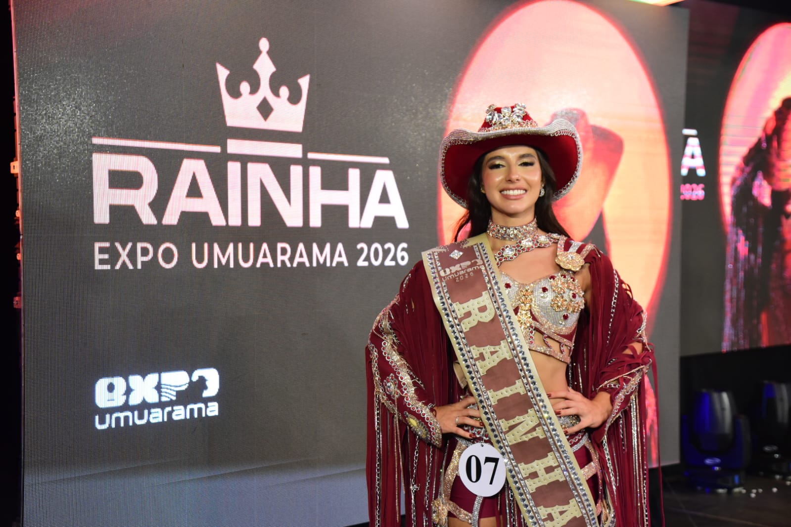 Jornal Ilustrado - Em noite de pompa e beleza, Mikaela Romero é coroada Rainha da Expo Umuarama 2026