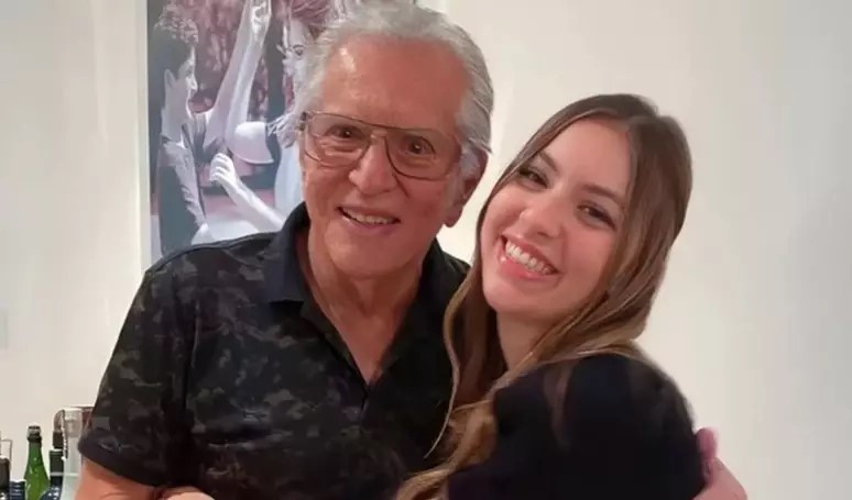 Jornal Ilustrado - Bruna Furlan, neta de Carlos Alberto de Nóbrega, é diagnosticada com câncer de mama aos 24 anos