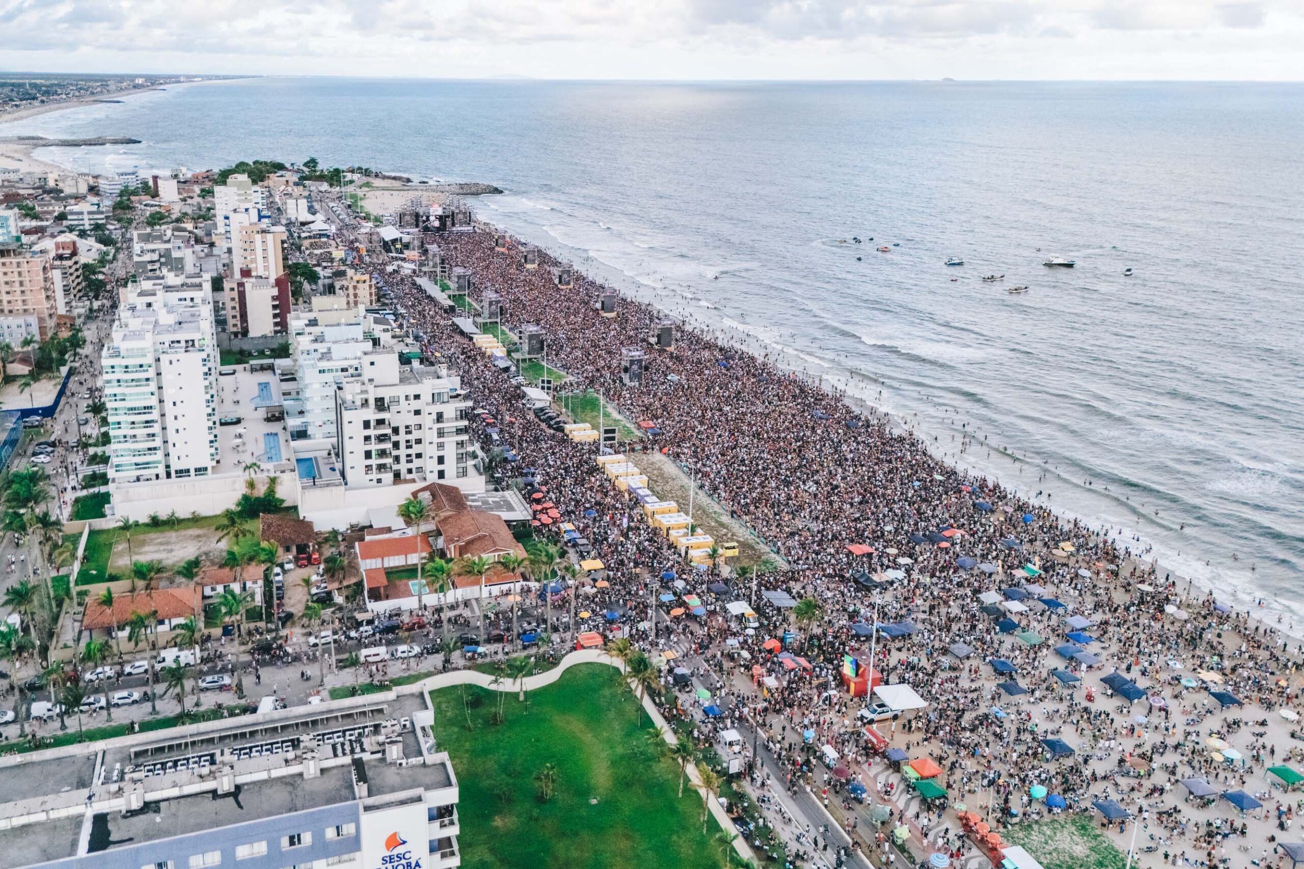 Jornal Ilustrado - O grande jornal do Noroeste do Paraná Jornal Ilustrado - Gusttavo Lima faz show de 3 horas para multidão de 265 mil pessoas na praia de Matinhos