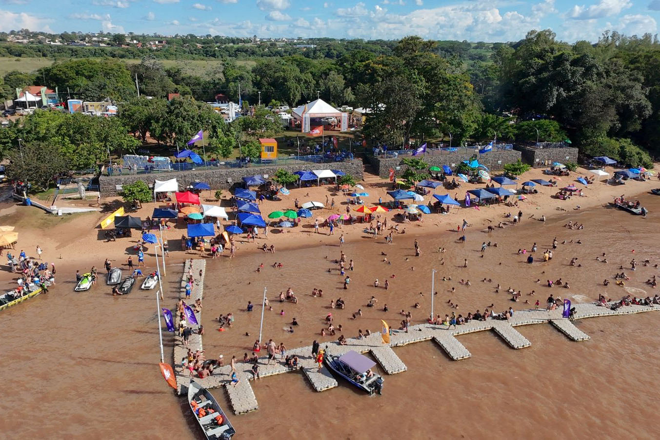 Jornal Ilustrado - Praias de água doce do Noroeste registram 100% de ocupação em hotéis nas festas de fim de ano