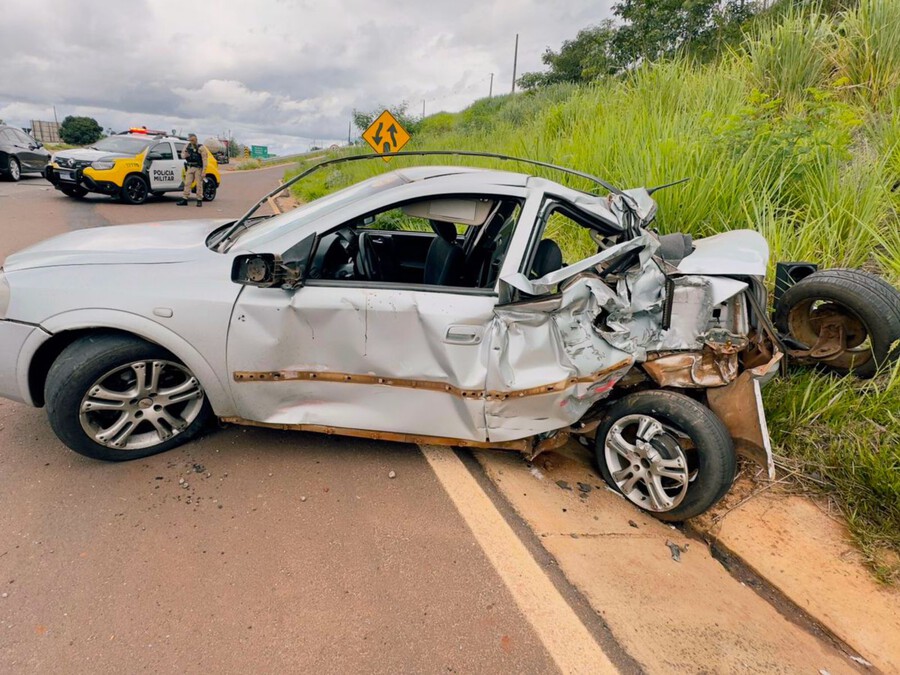 Adolescente morre e duas pessoas ficam feridas em grave acidente na PR-323, em Umuarama