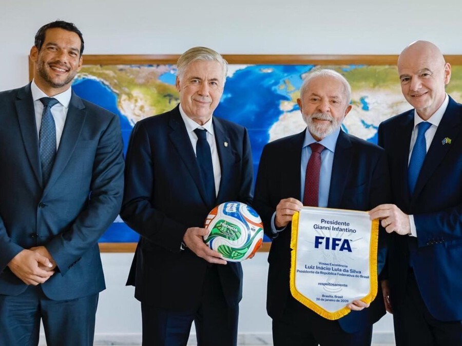 Lula pede que Ancelotti assuma o Corinthians depois de sair da seleção brasileira 