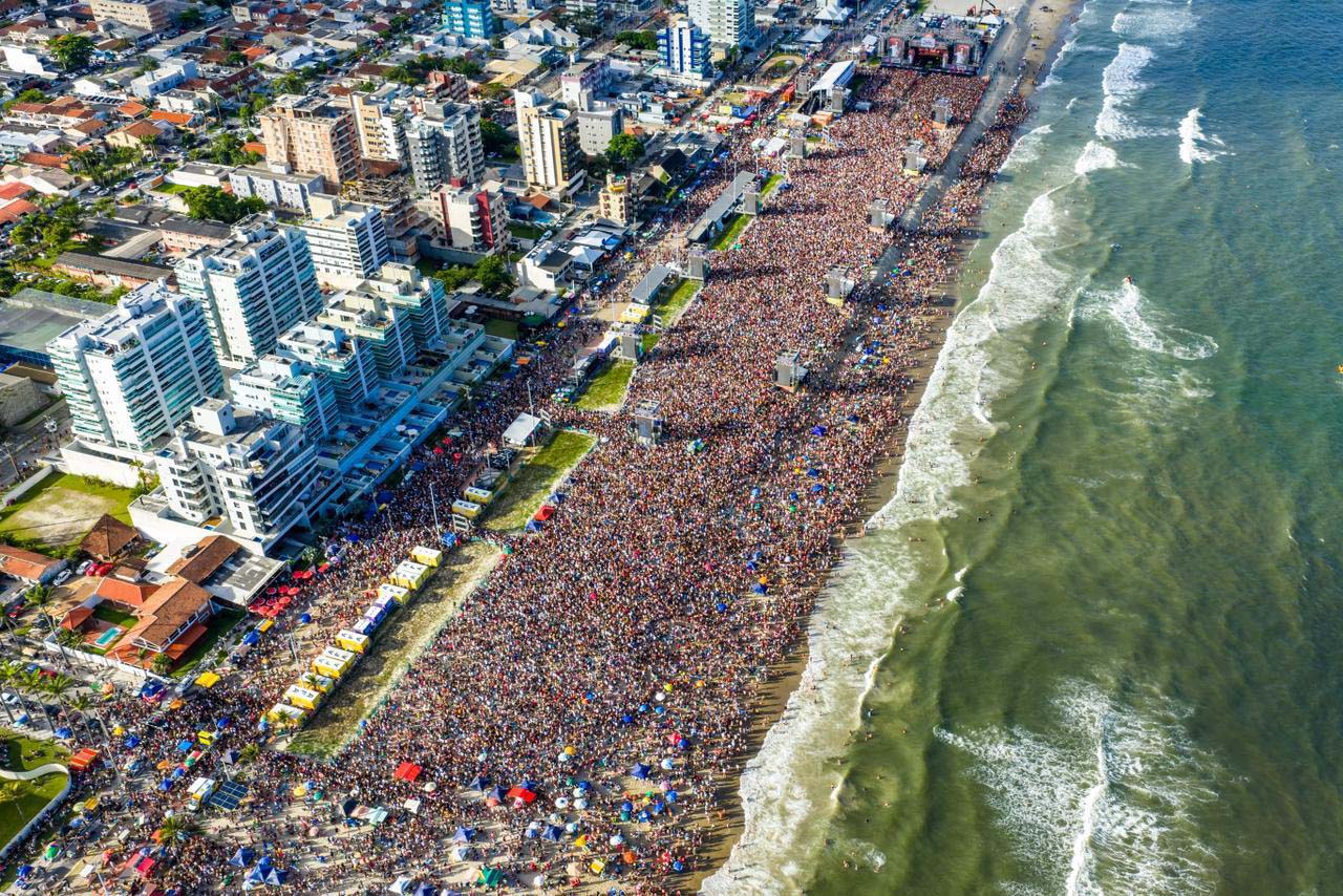 Jornal Ilustrado - O grande jornal do Noroeste do Paraná Jornal Ilustrado - Gusttavo Lima faz show de 3 horas para multidão de 265 mil pessoas na praia de Matinhos