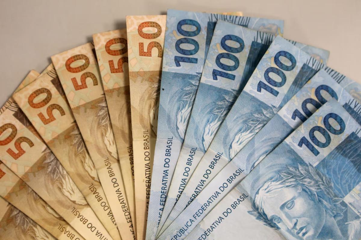 Jornal Ilustrado - Salário mínimo de R$ 1.621 começa a ser pago nesta segunda