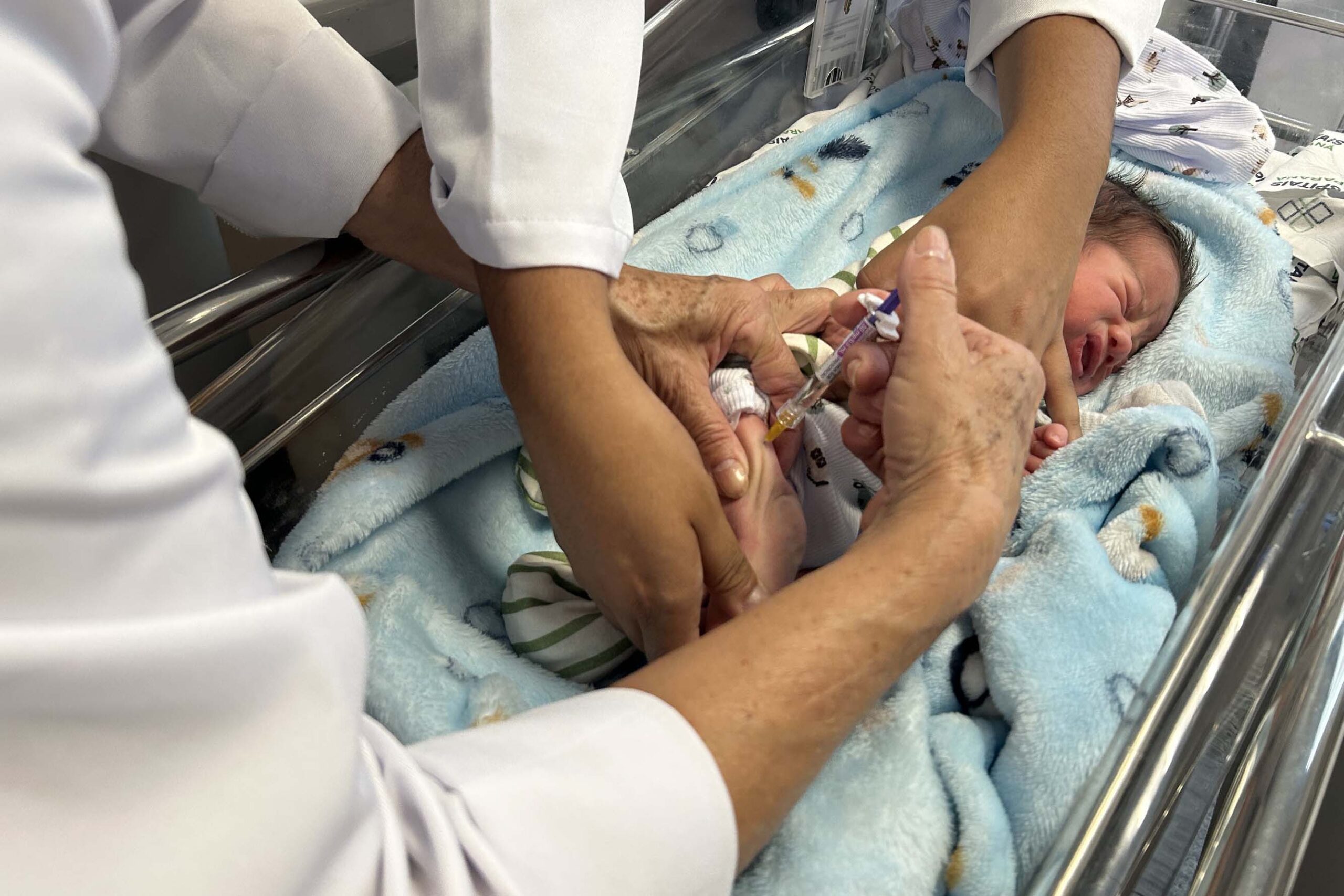 Maternidades do Paraná iniciam uso de novo medicamento para prevenir vírus sincicial em bebês