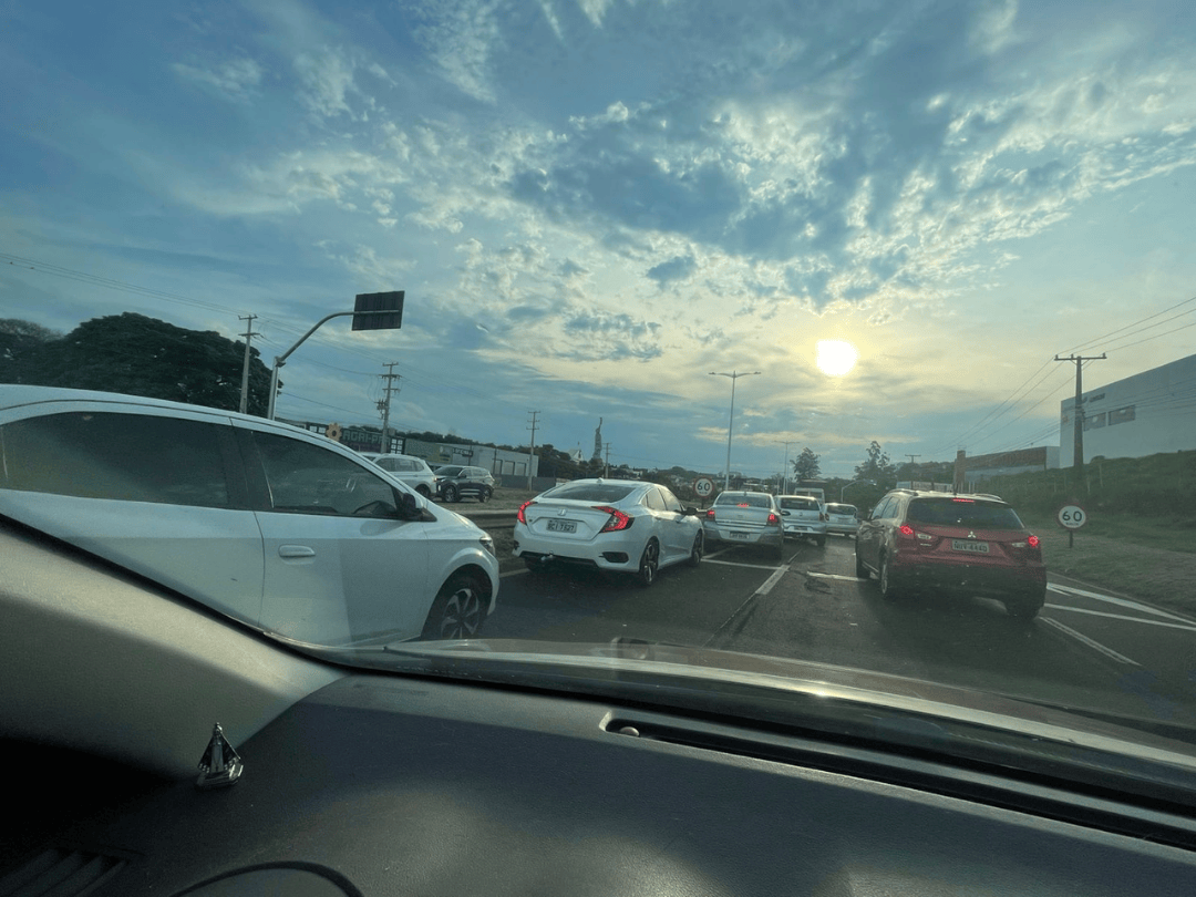 Alerta aos motoristas: trânsito congestionado na PR-323, em Umuarama