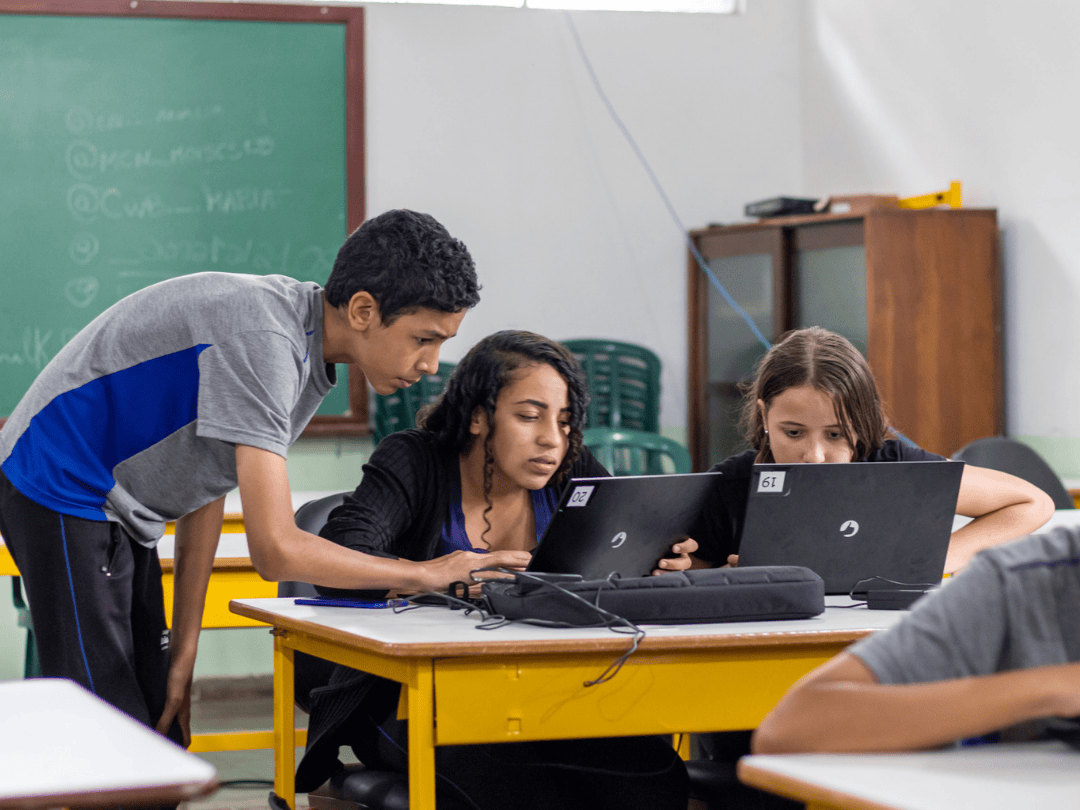 Escolas estaduais do Paraná promovem cadastro de alunos para mercado de trabalho