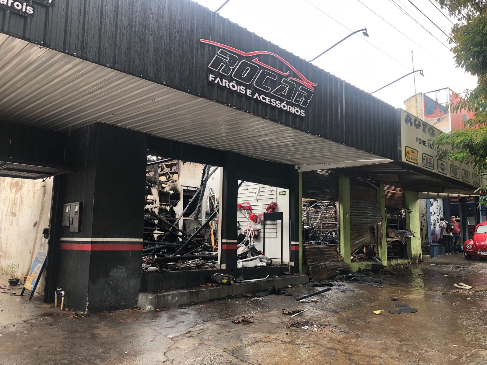 Jornal Ilustrado - Incêndio destrói empresas e faz família reviver tragédia já enfrentada em 2020   